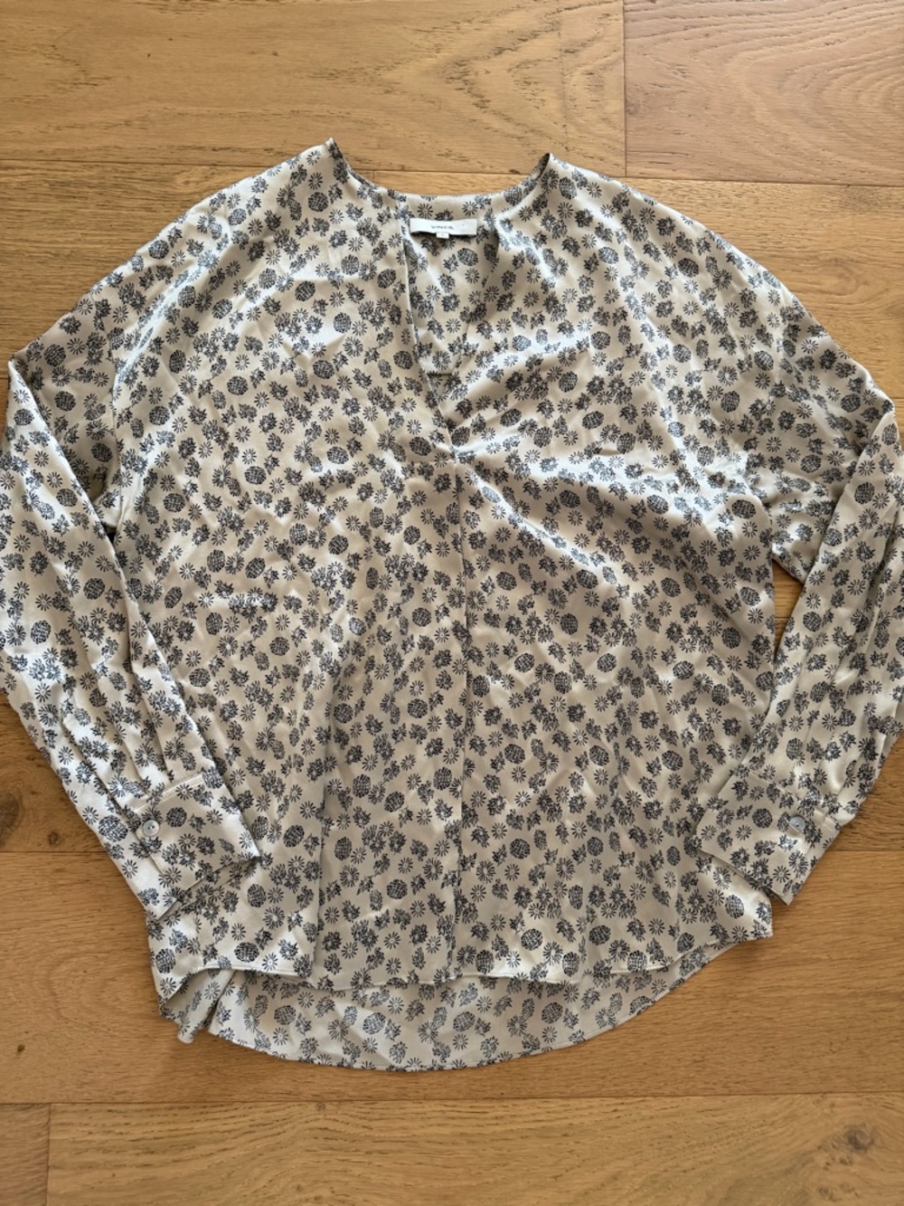 Vince Women’s Zinnia champagne 100% silk Floral Long-Sleeve popover Blouse S EUC